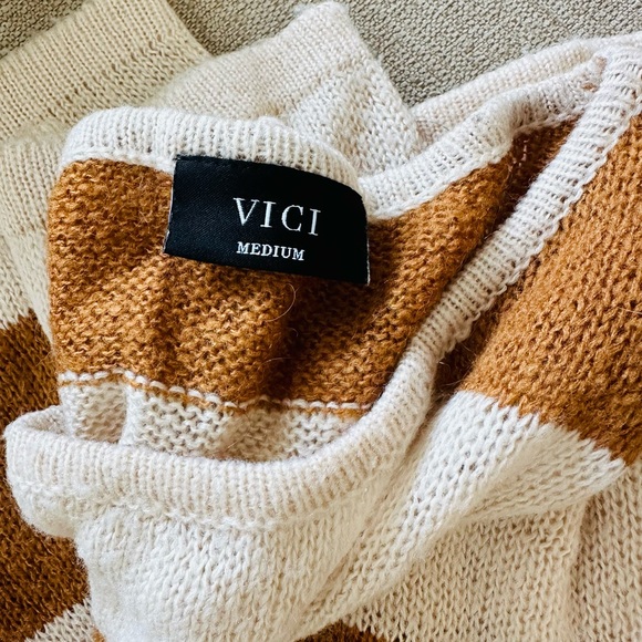 Like new Vici boatneck sweater. M - Picture 2 of 2